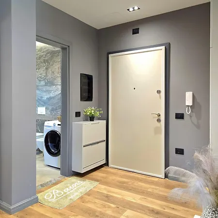 Sunny With Swimming Pool - 247 *