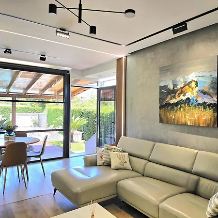 Sunny With Swimming Pool - 247 * Hamallaj