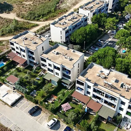 Apartment Sunny With Swimming Pool - 247