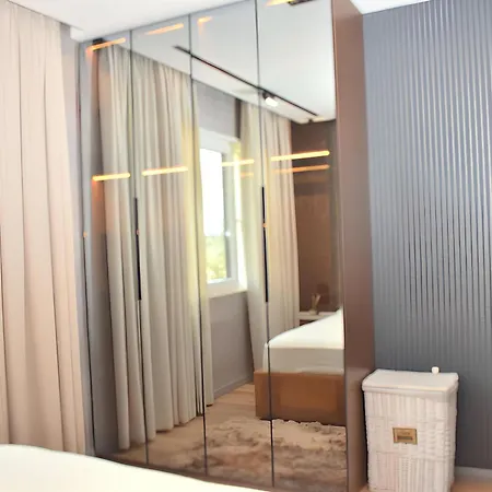 Sunny With Swimming Pool - 247 Apartment *