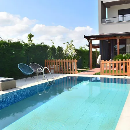 Sunny With Swimming Pool - 247