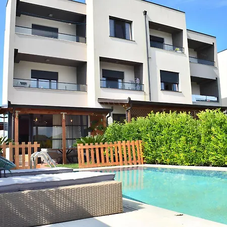 Apartment Sunny With Swimming Pool - 247 *