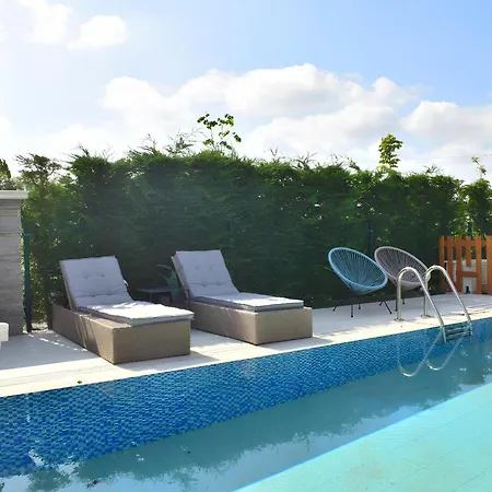 Sunny With Swimming Pool - 247 *