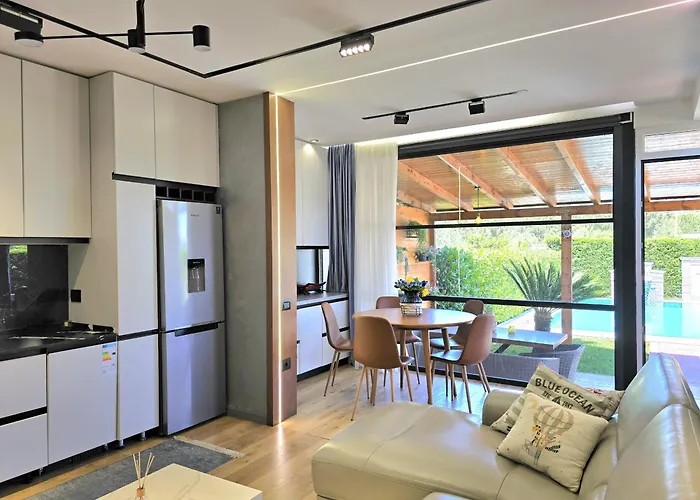 Sunny With Swimming Pool - 247 *