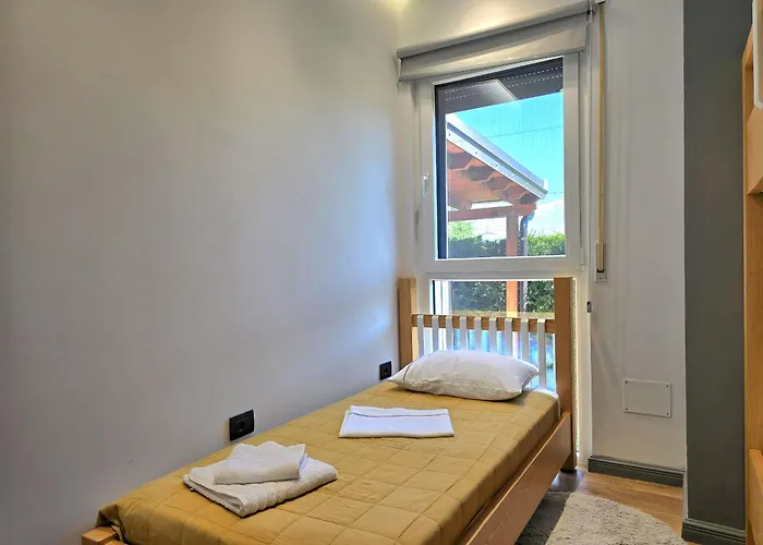 Sunny With Swimming Pool - 247