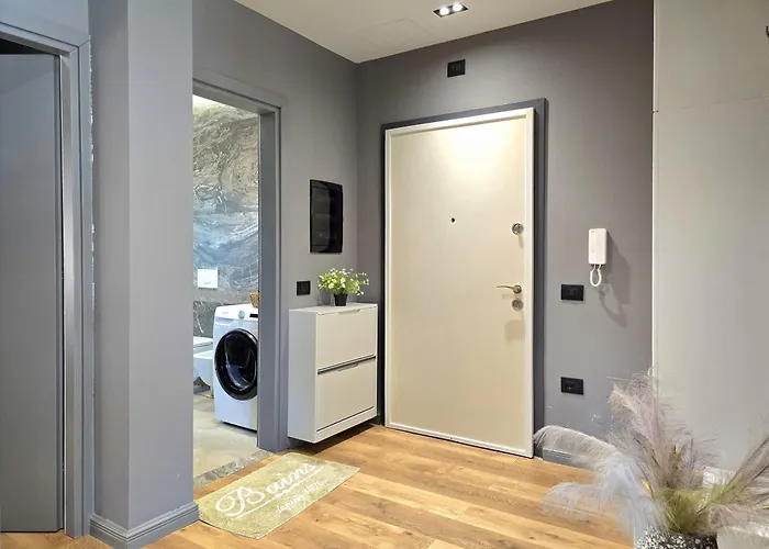 Sunny With Swimming Pool - 247 *