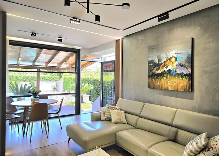 Sunny With Swimming Pool - 247 * Hamallaj