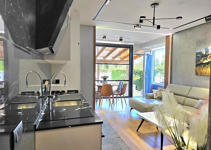 Sunny With Swimming Pool - 247 Διαμέρισμα