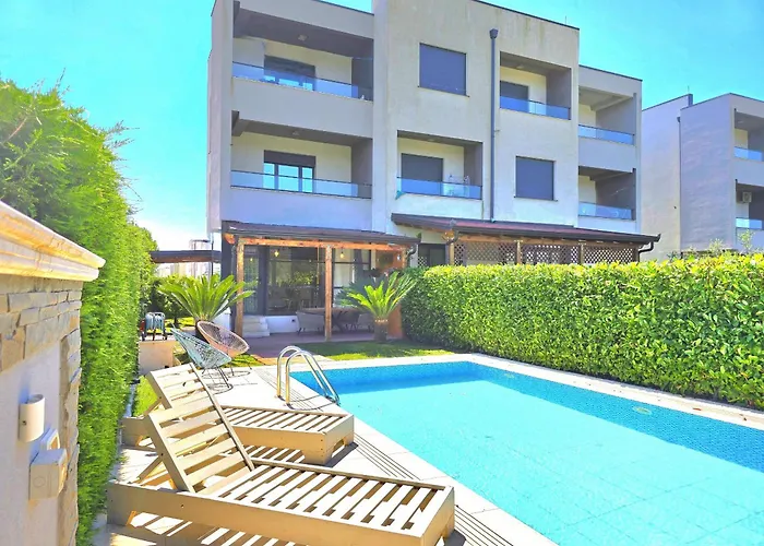 Διαμέρισμα Sunny With Swimming Pool - 247