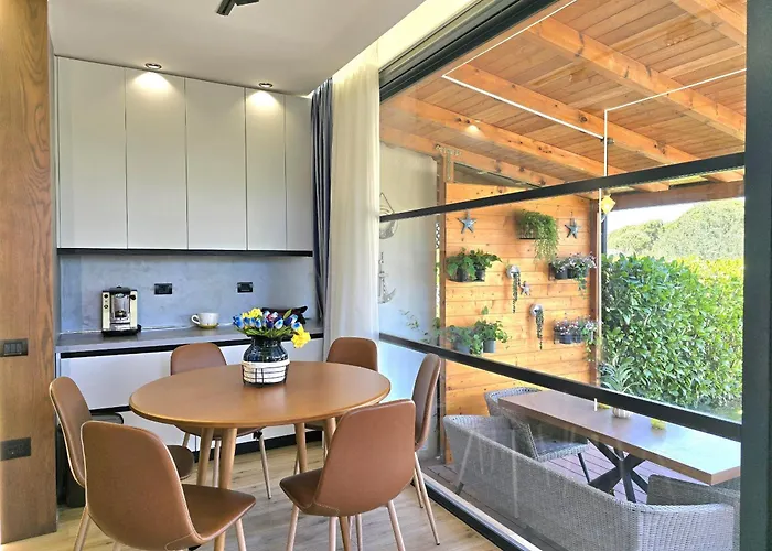 Sunny With Swimming Pool - 247 Διαμέρισμα *